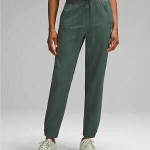 Lululemon License to Train High-Rise Pant
Dark Forest size 8
